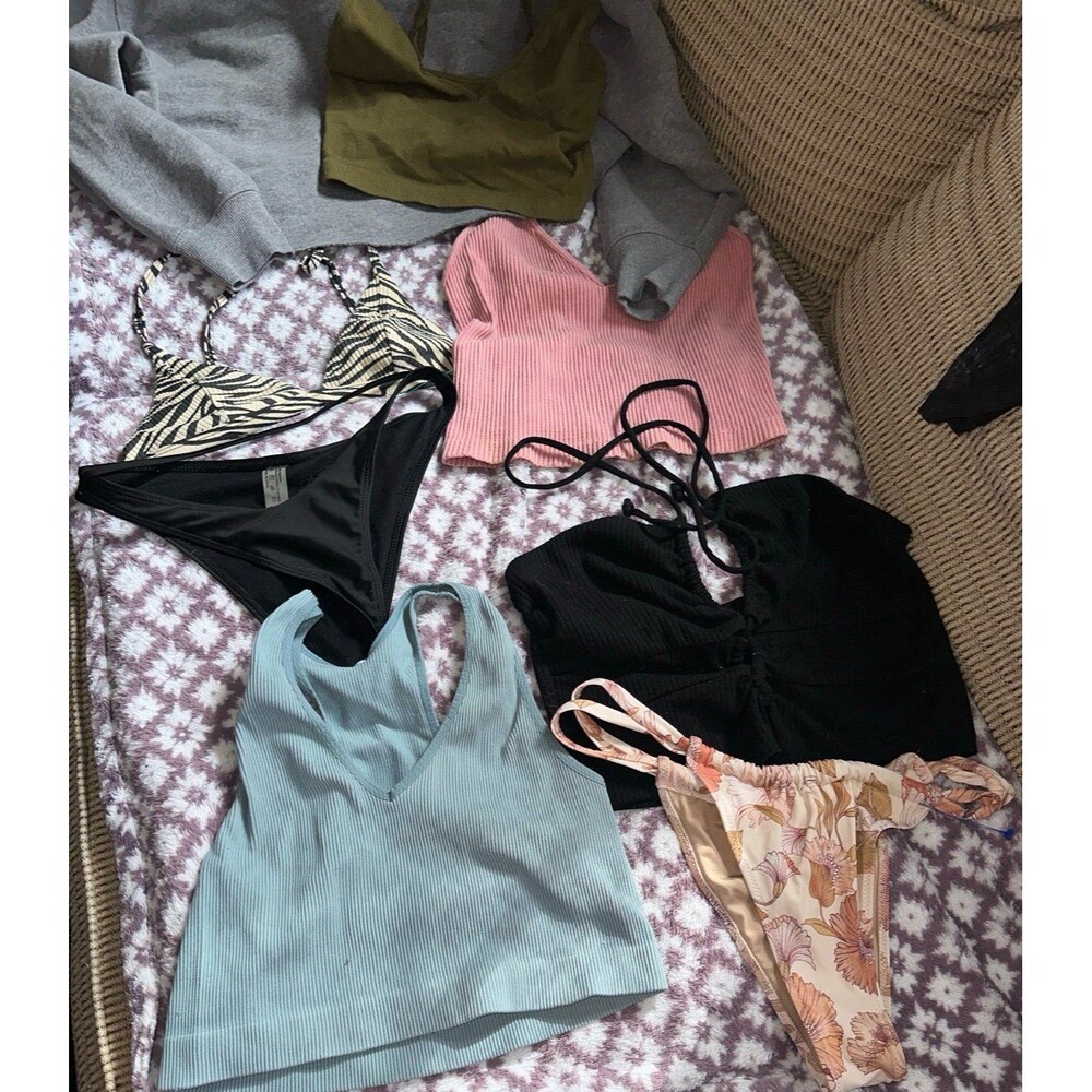 Women’s size medium bundle - Picture 2 of 3